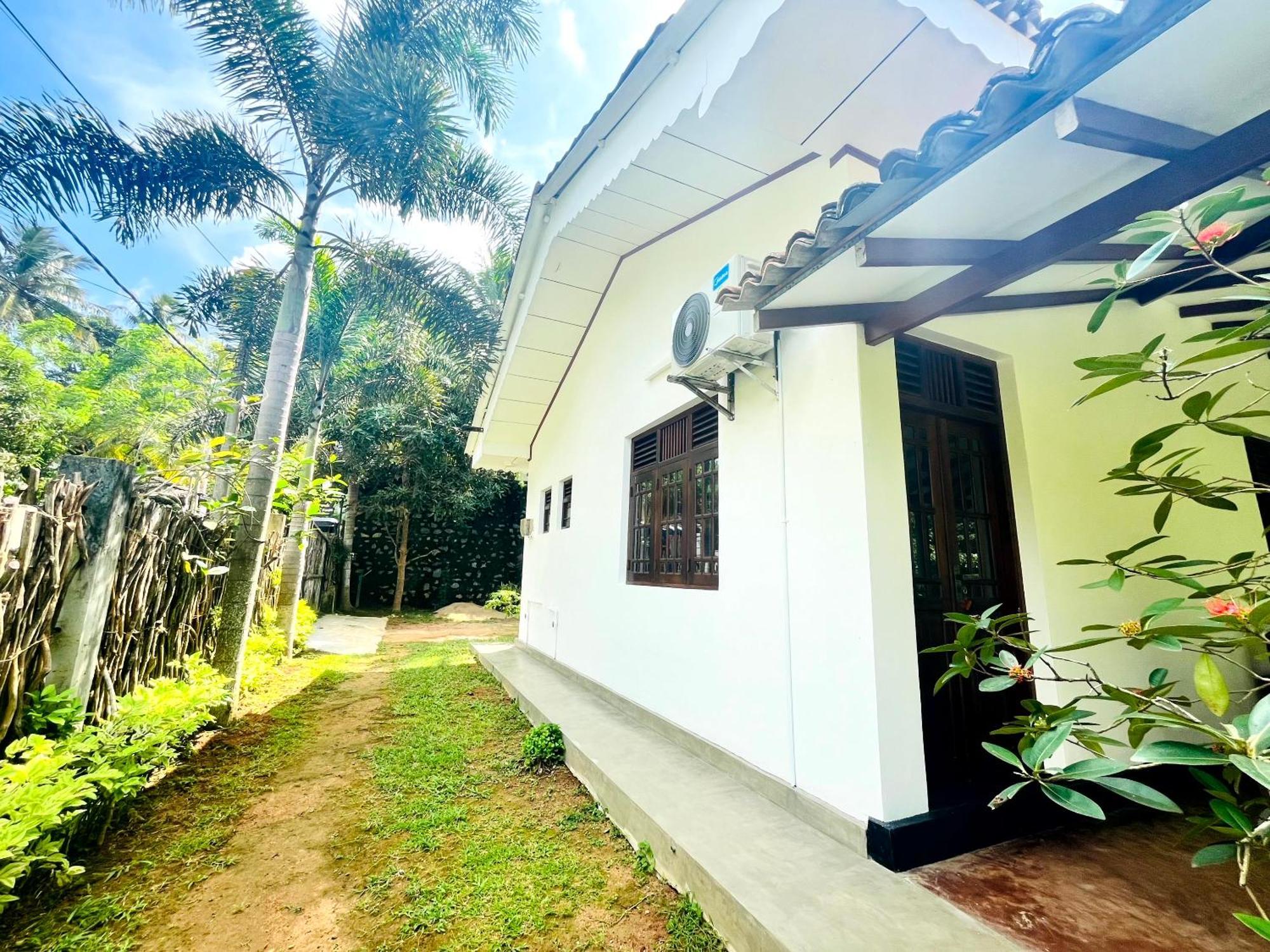 Peak House Apartment Dickwella Exterior photo