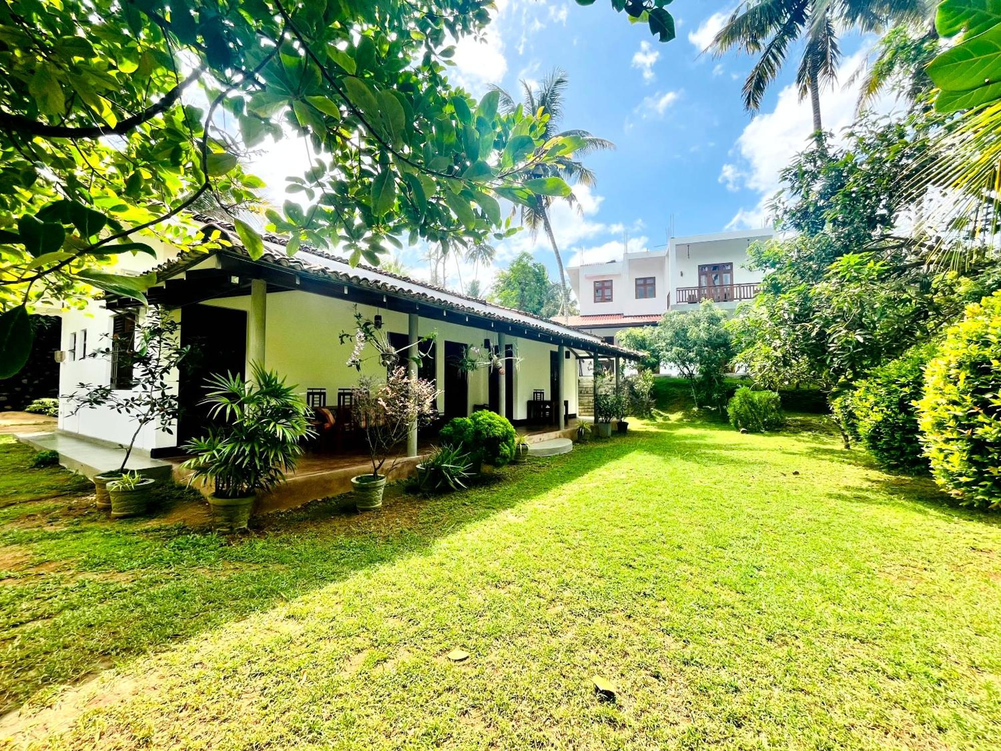 Peak House Apartment Dickwella Exterior photo